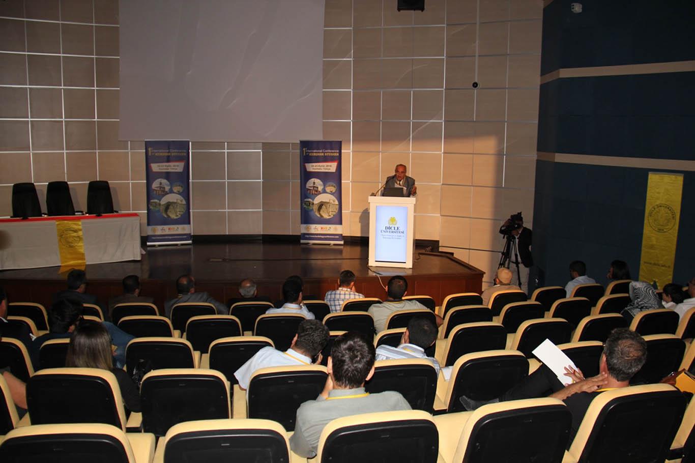 “Siyasetçi ve aydınlarımız Kürtçe’ye önem vermelidir” “Siyasetçi ve aydınlarımız Kürtçe’ye önem vermelidir”
